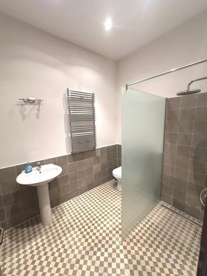 Casă individuală cu 8 camere cu Piscina în Cristian