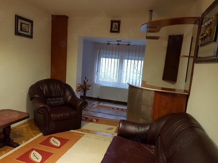 Apartament cu 3 camere decomandat în Lipovei