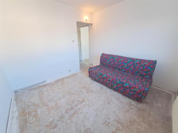 Apartament cu 2 camere semidecomandat în 9 Mai