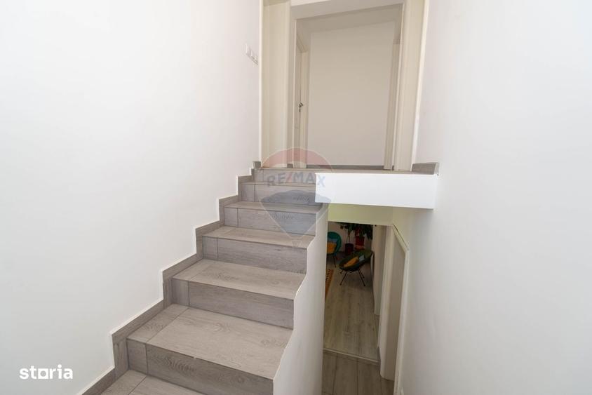 Casă cu 4 camere în Săbăreni