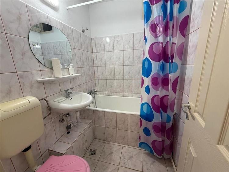 Apartament cu 2 camere decomandat, mobilat în Hipodrom 3