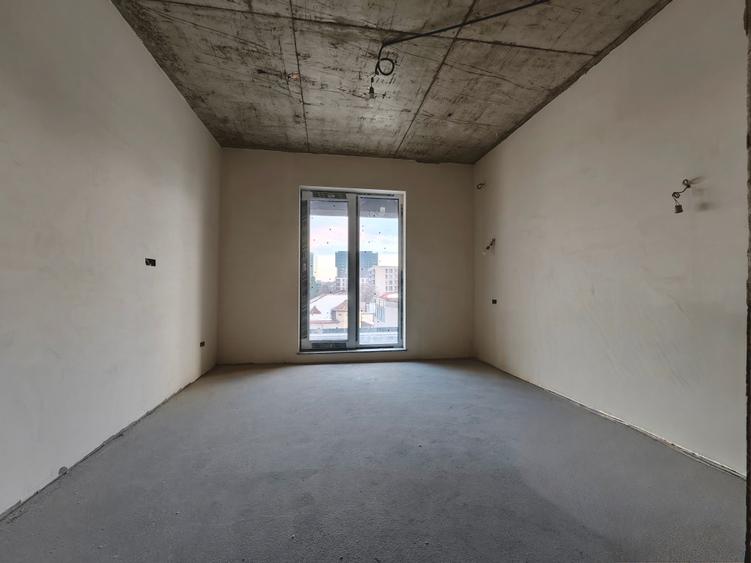 Penthouse cu 4 camere decomandat în Crângași