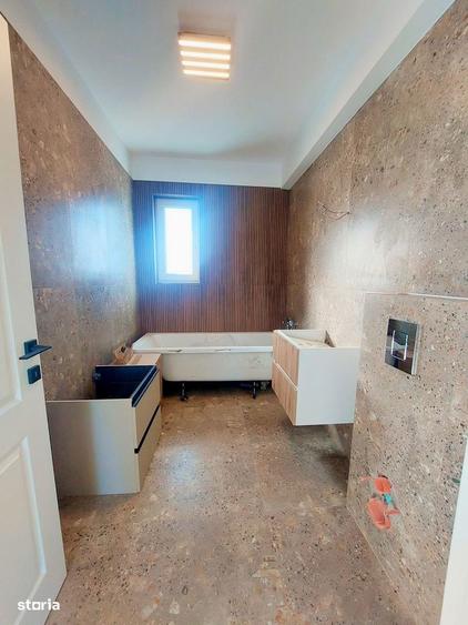 Casă cu 5 camere cu Teren 350 Mp în Central