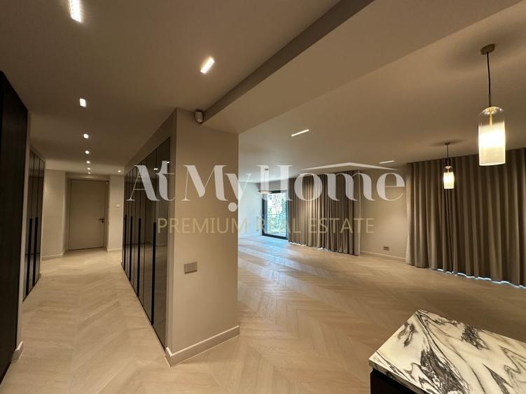 Apartament cu 4 camere decomandat în Kiseleff