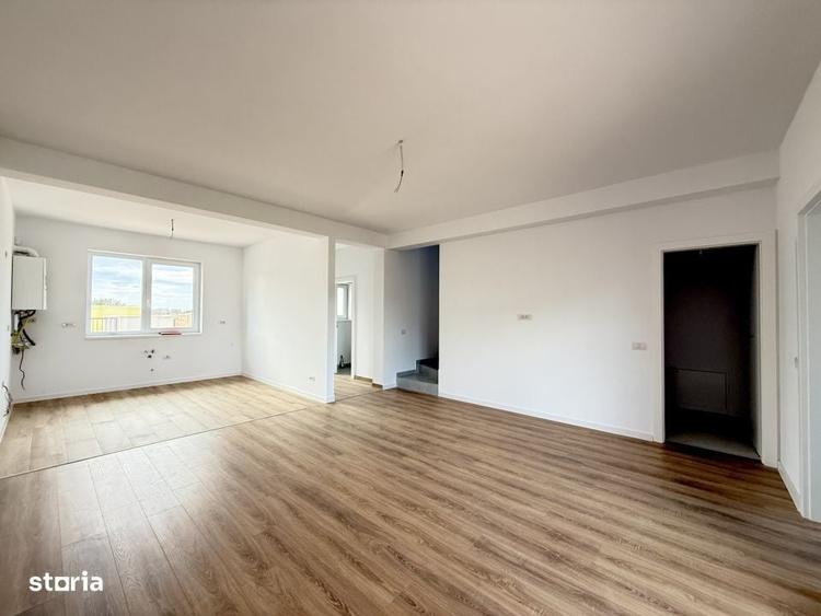Casă cu 4 camere în Săcălaz