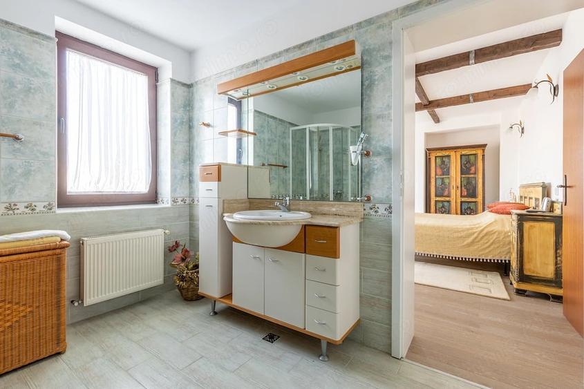 Casă cu 12 camere cu Teren 805 Mp în Breaza de Sus