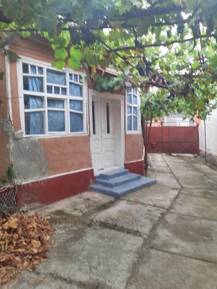 Casă cu 5 camere cu Teren 2700 Mp în Ineu