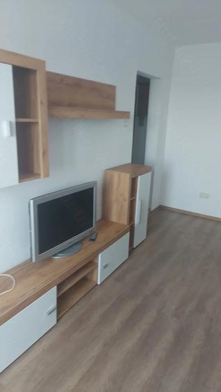 Garsonieră decomandată în Confecții