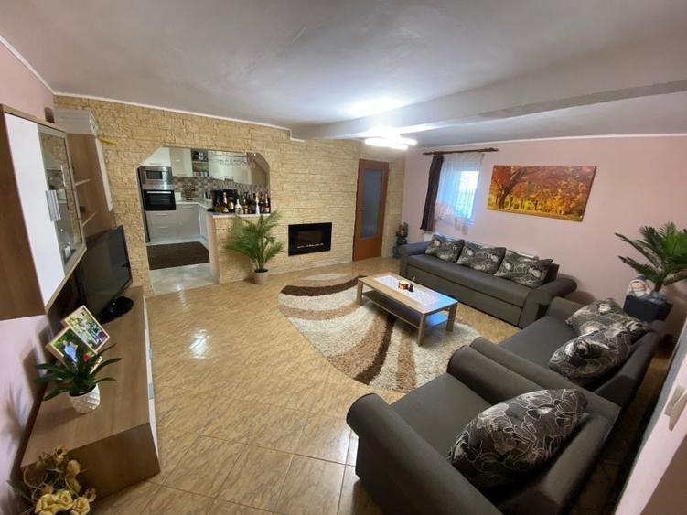 Casă cu 4 camere în Horia