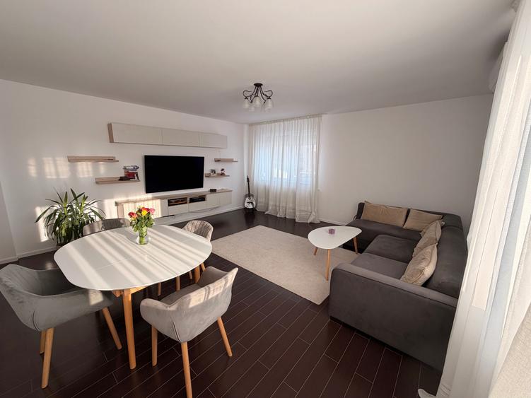 Apartament cu 4 camere decomandat în Balotești