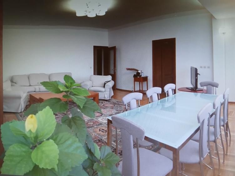 Apartament cu 3 camere decomandat în Primăverii
