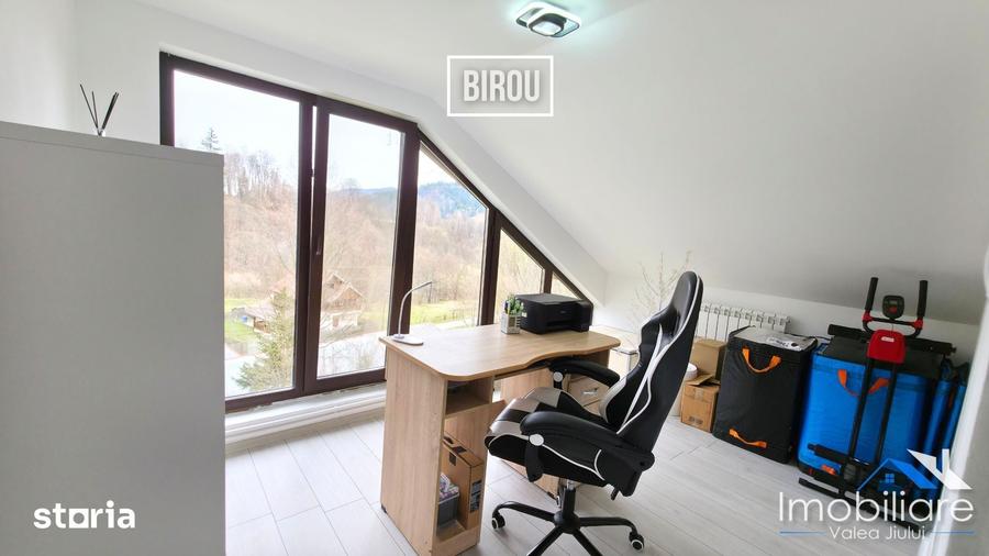 Casă cu 4 camere cu Teren 1711 Mp în Uric