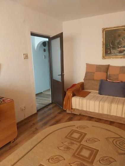 Apartament cu 3 camere decomandat, mobilat în Central