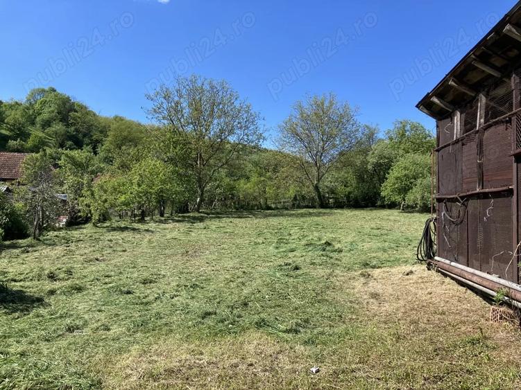Casă cu 4 camere cu Teren 1322 Mp în Săvârșin