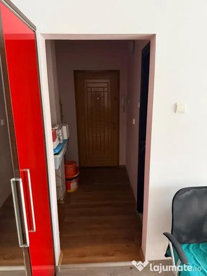 Garsonieră decomandată în Petros