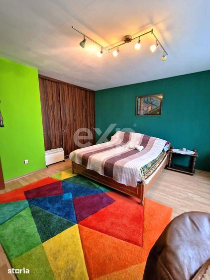 Casă cu 10 camere cu Teren 1100 Mp în Gura Șuții