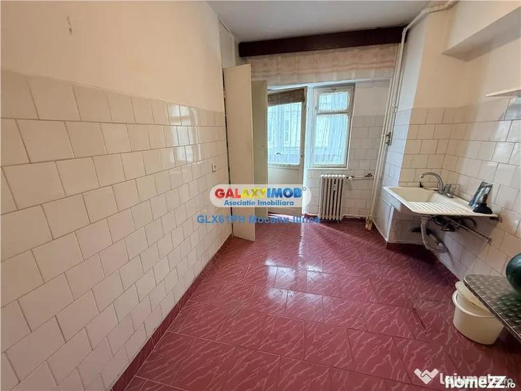 Apartament cu 3 camere decomandat în Republicii