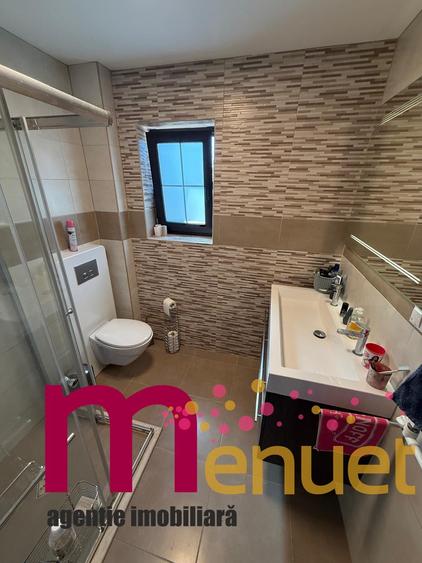 Casă individuală cu 6 camere cu Teren 2000 Mp în Malcoci
