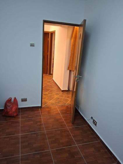 De vanzare apartament 4 camere - 3
