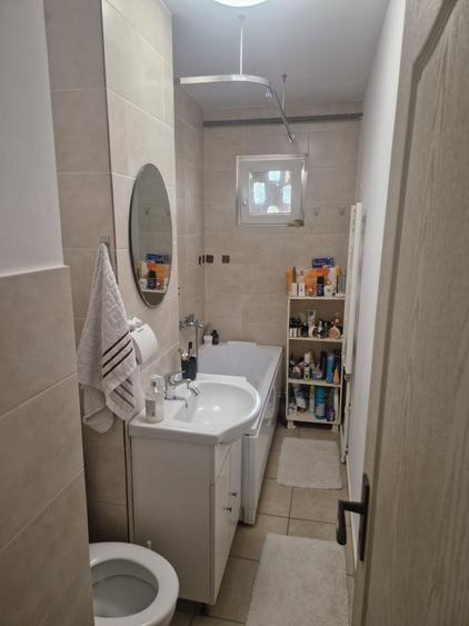 Vand apartament cu 3 camere, semidecomandat, etaj 1 - 1