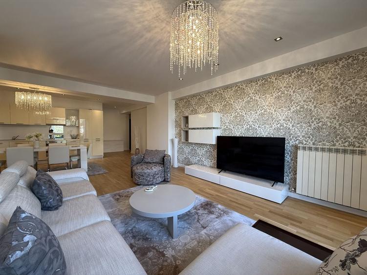 Apartament cu 3 camere, mobilat în Iancu Nicolae