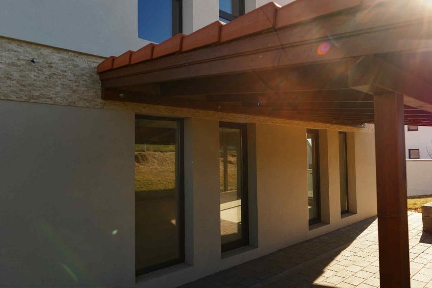 Casă individuală cu 5 camere cu Teren 605 Mp în Sălicea