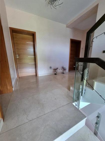 Casă cu Teren 1659 Mp în Central