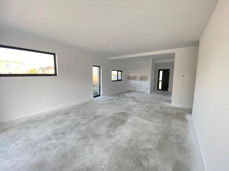 Duplex cu 4 camere cu Canalizare în Săcălaz