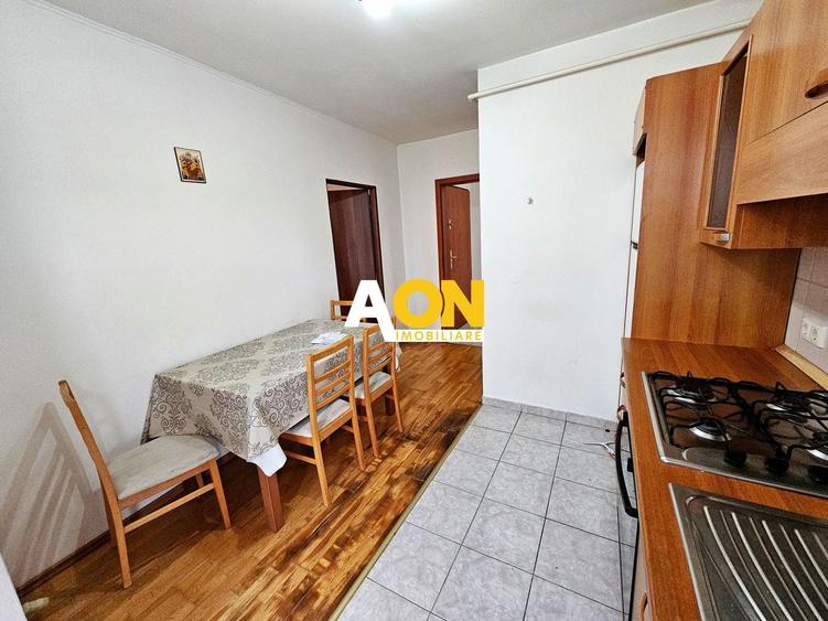 Apartament cu 3 camere decomandat, mobilat în Cetate