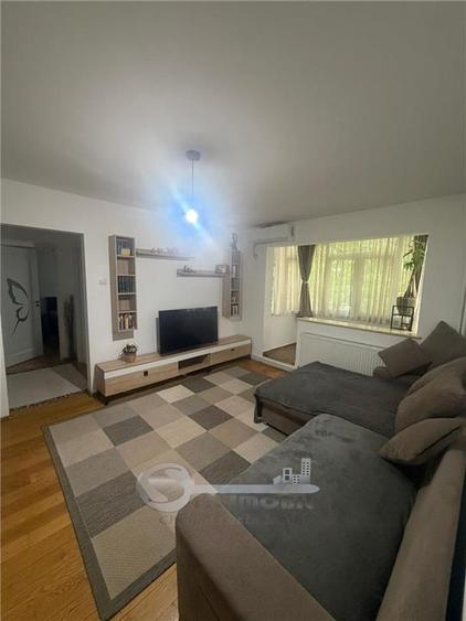 Apartament cu 2 camere semidecomandat în Podu Roș