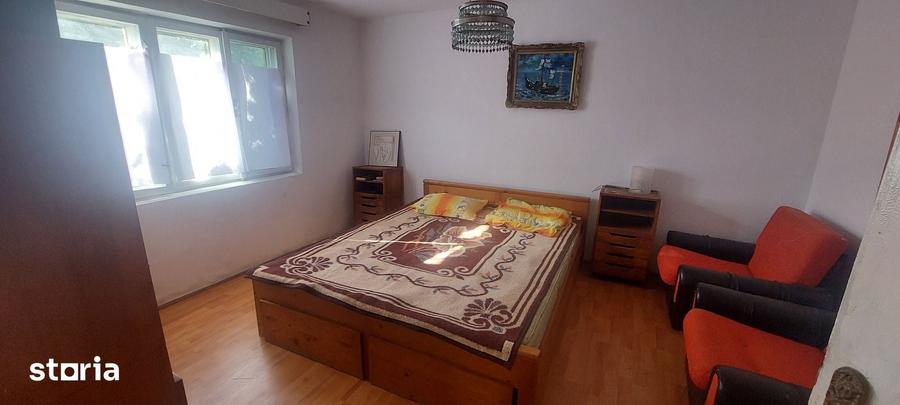 Casă cu 7 camere cu Teren 5000 Mp în Cernătești