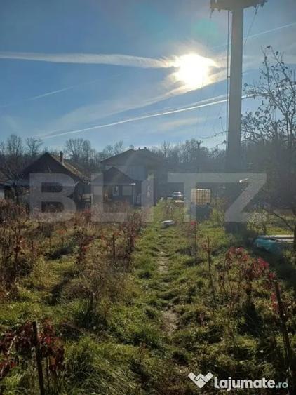 Casă cu 3 camere cu Teren 2000 Mp în Central