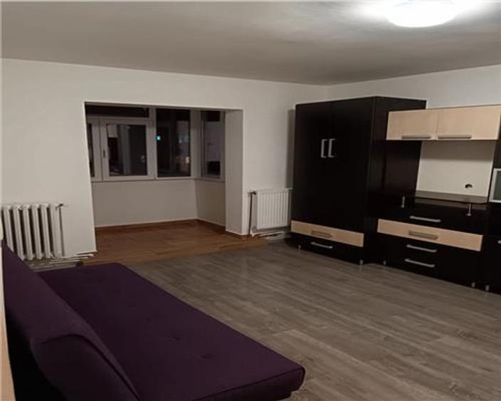 Apartament cu 2 camere semidecomandat, mobilat în Bularga