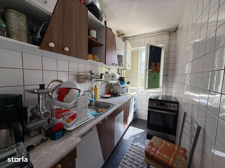 Apartament cu 3 camere semidecomandat în Cetății