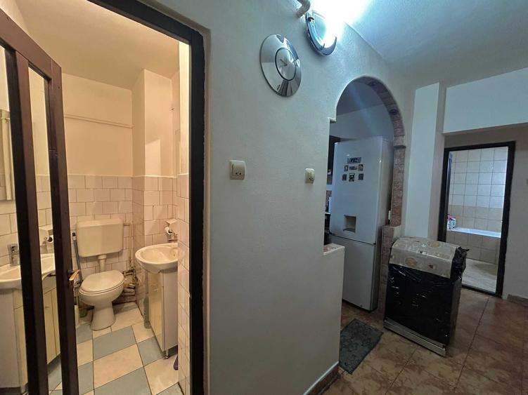 Apartament cu 3 camere decomandat în Central