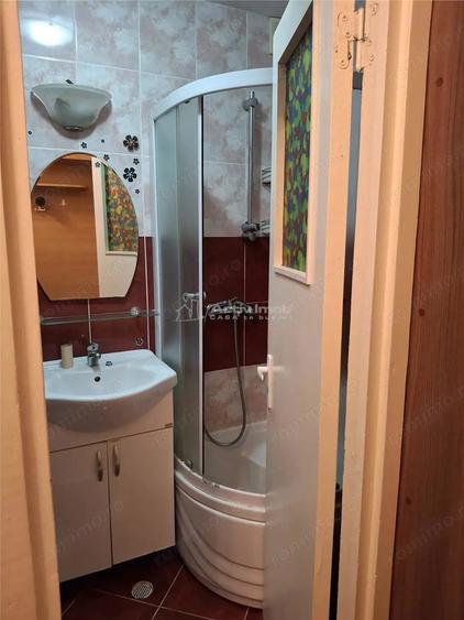Apartament cu 3 camere semidecomandat în Micro II