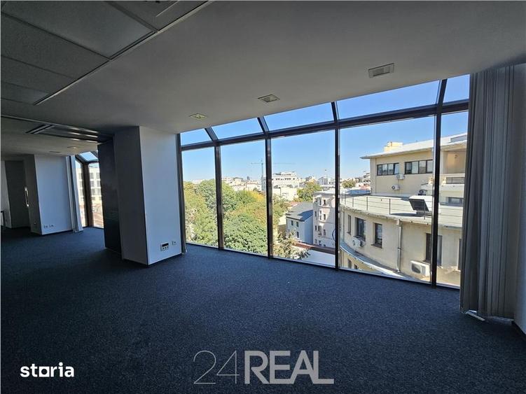 Spațiu comercial, de 821 mp, în Universitate