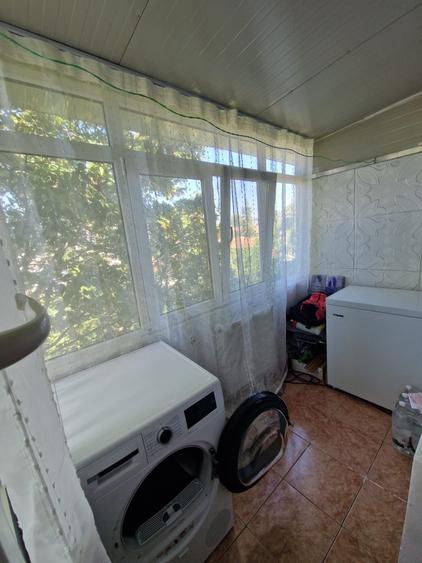 Apartament cu 3 camere decomandat în Uiești
