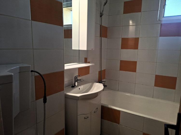 Apartament cu 2 camere decomandat în Drumul Taberei