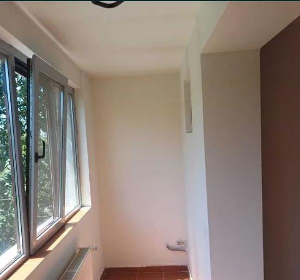 Apartament cu 3 camere semidecomandat în Titan