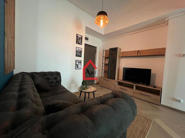 Apartament cu 2 camere semidecomandat, mobilat în Central