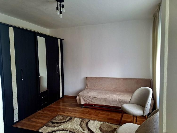Garsonieră decomandată în Decebal