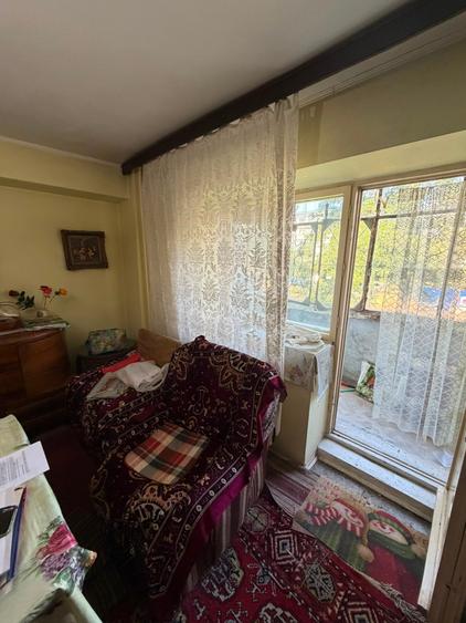 Apartament cu 3 camere decomandat în Văcăresti