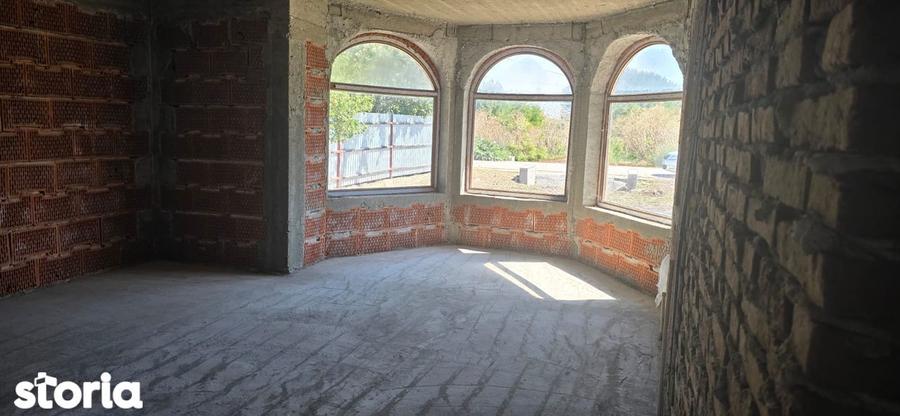 Casă cu 4 camere cu Teren 750 Mp în Nanov