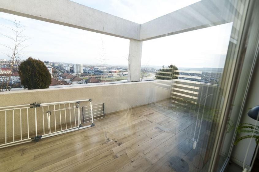 Apartament cu 3 camere semidecomandat, mobilat în Craiovița Nouă
