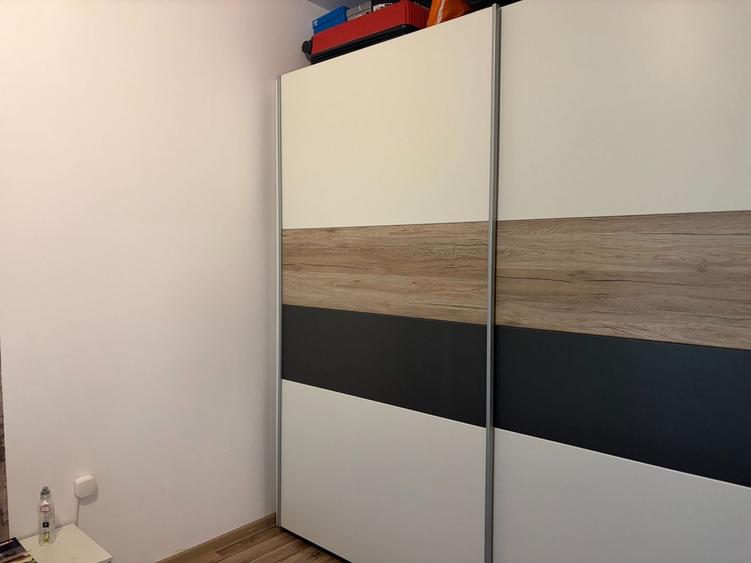 Apartament cu 3 camere semidecomandat, mobilat în Alexandru Obregia