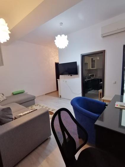 Apartament cu 2 camere nedecomandat în Independenței