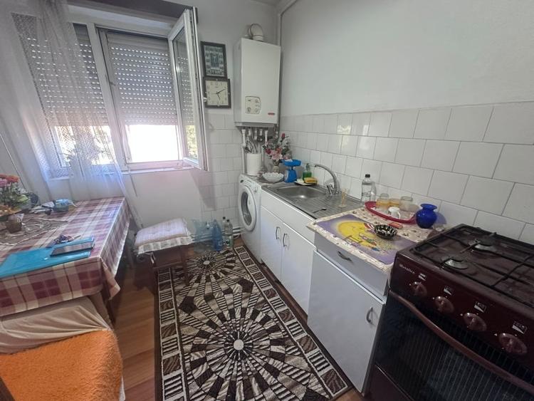 Apartament cu 2 camere semidecomandat, mobilat în Cugir
