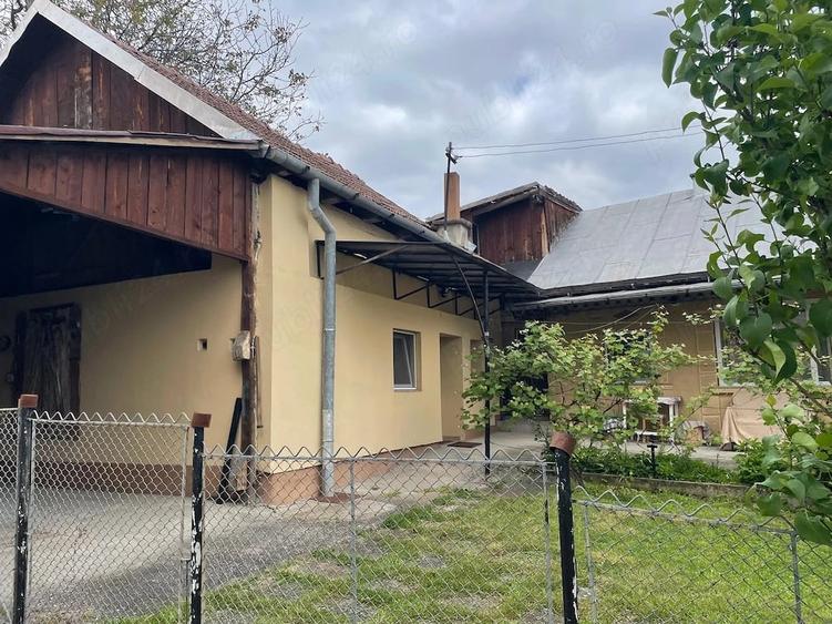 Casă cu 3 camere cu Teren 900 Mp în Central