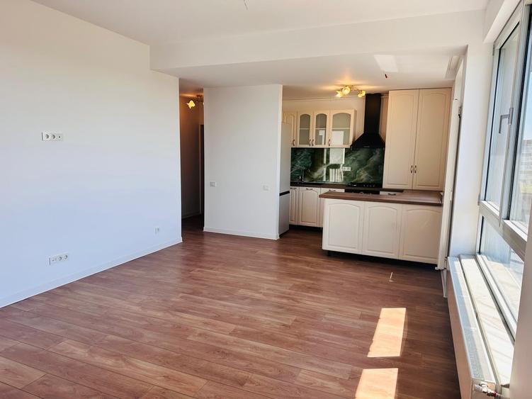 Apartament cu 3 camere semidecomandat, mobilat în Străulești